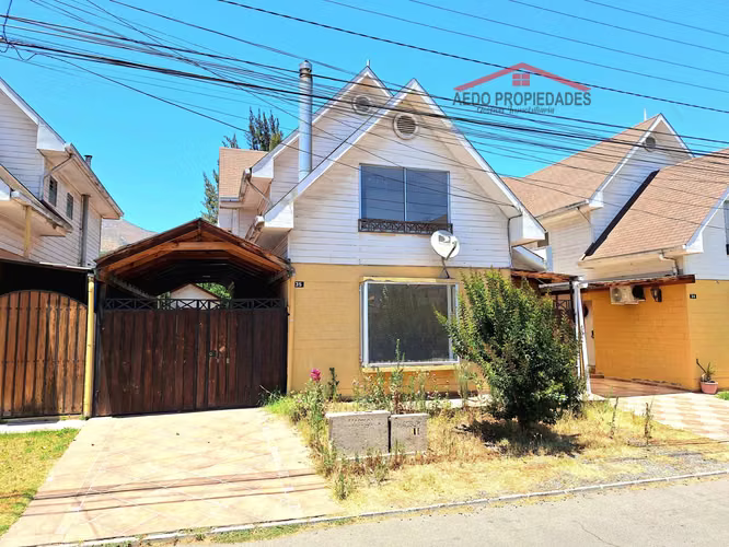 Se Vende Linda casa de dos pisos, paradero 26, Condominio Los Almendros, comuna de La Calera.