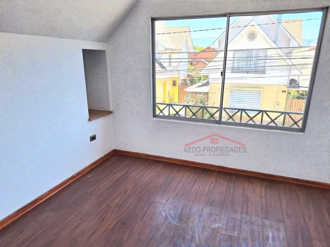 Se Vende Linda casa de dos pisos, paradero 26, Condominio Los Almendros, comuna de La Calera.