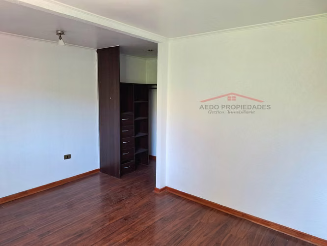 Se Vende Linda casa de dos pisos, paradero 26, Condominio Los Almendros, comuna de La Calera.