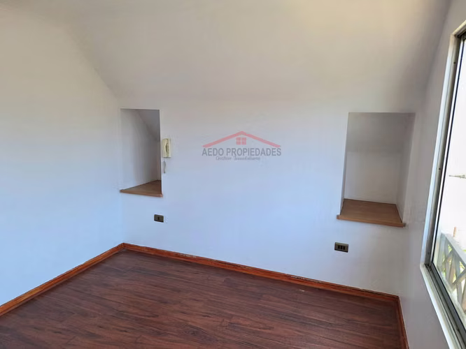Se Vende Linda casa de dos pisos, paradero 26, Condominio Los Almendros, comuna de La Calera.