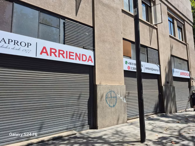 Se Arrienda amplio Local comercial en Alameda - Gran Visibilidad