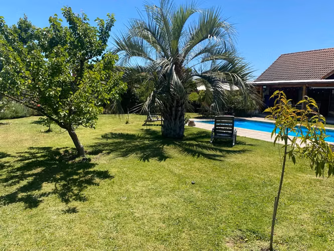 VENDE casa 5D 4B 180/780 mt2, cond. Sta Rosa de Linderos, Buin.