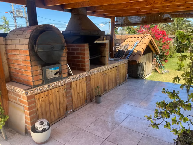 VENDE casa 5D 4B 180/780 mt2, cond. Sta Rosa de Linderos, Buin.
