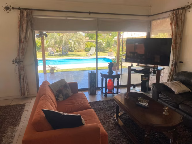VENDE casa 5D 4B 180/780 mt2, cond. Sta Rosa de Linderos, Buin.