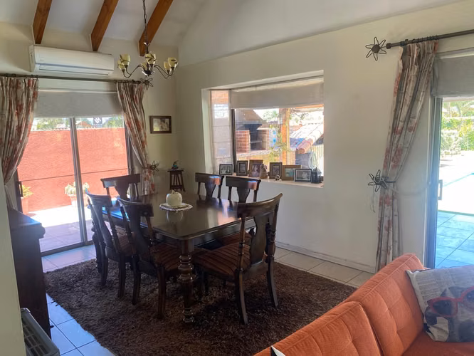 VENDE casa 5D 4B 180/780 mt2, cond. Sta Rosa de Linderos, Buin.