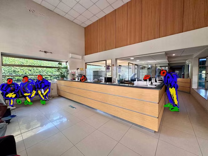 Edificio de 2 niveles con 4 oficinas (135855)