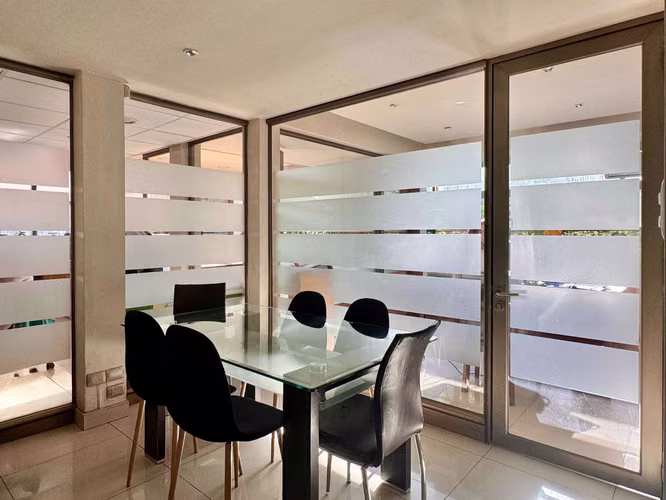 Edificio de 2 niveles con 4 oficinas (135855)