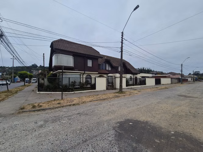 Se vende Amplia Propiedad ideal oficina o negocio San Vicente Thno