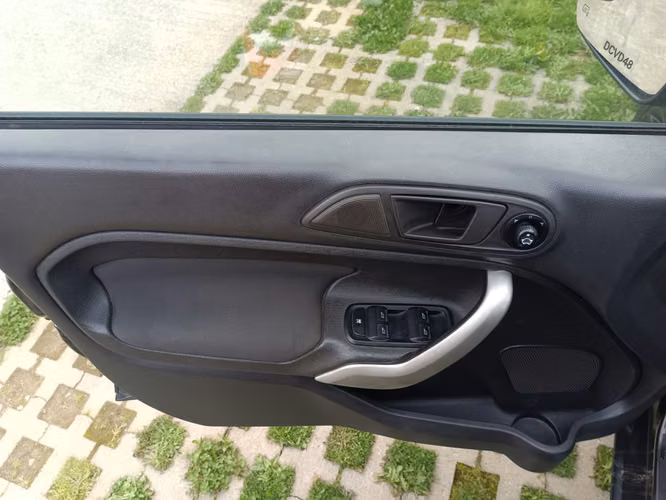 Se vende Ford New Fiesta Motor Sigma 1.6cc Hatchback