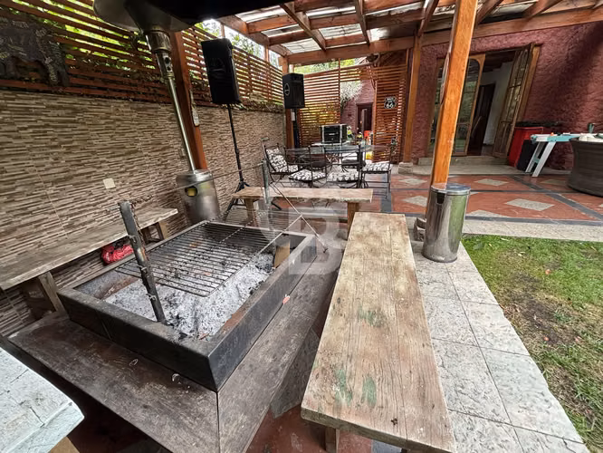 San Carlos de Apoquindo con amplio terreno.CBG