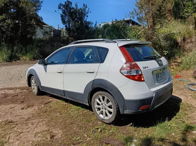 Dongfeng  H30 cross elegante 1.6 año 2016 por renovación