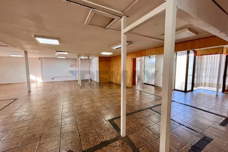 Se arrienda local comercial en 2° piso