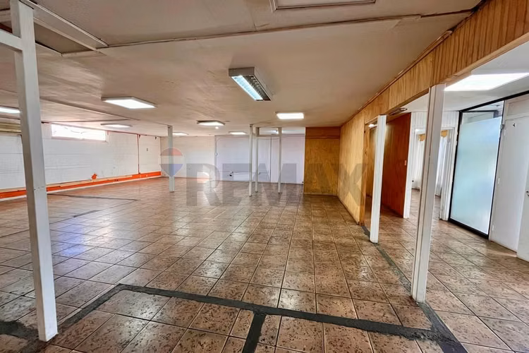 Se arrienda local comercial en 2° piso