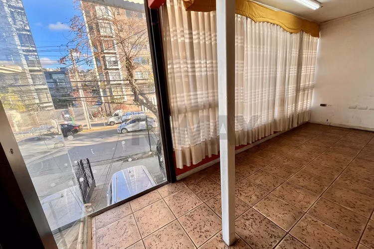 Se arrienda local comercial en 2° piso
