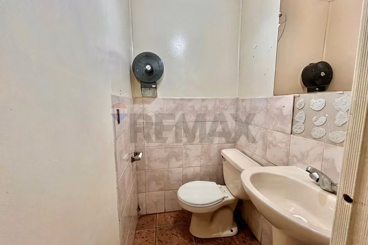 Se arrienda local comercial en 2° piso