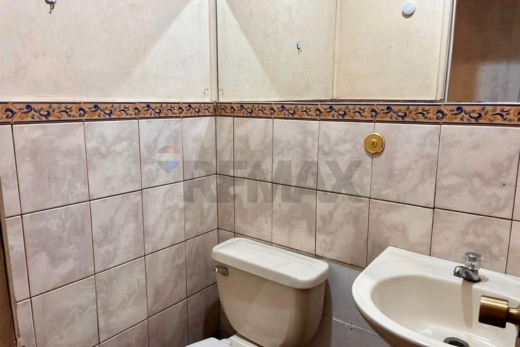Se arrienda local comercial en 2° piso