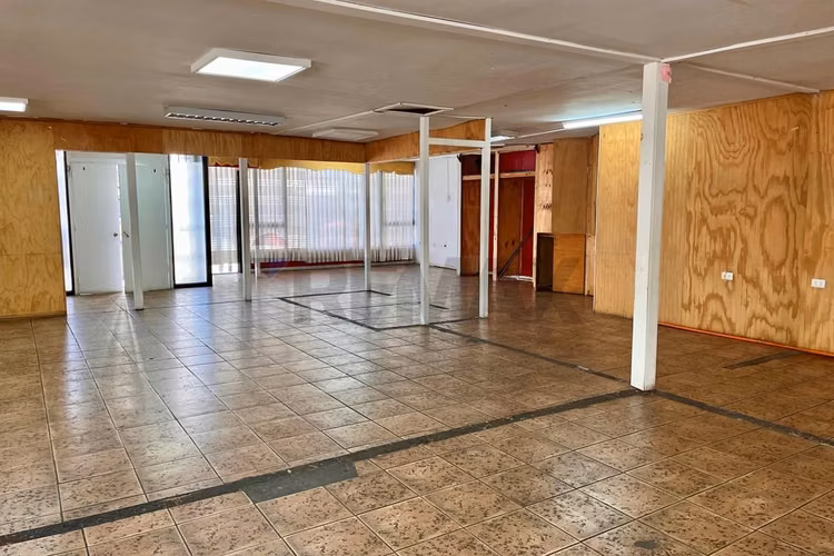 Se arrienda local comercial en 2° piso