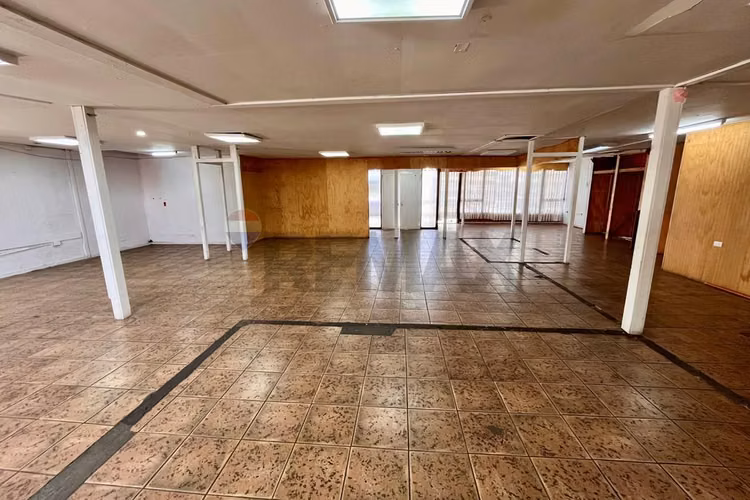 Se arrienda local comercial en 2° piso