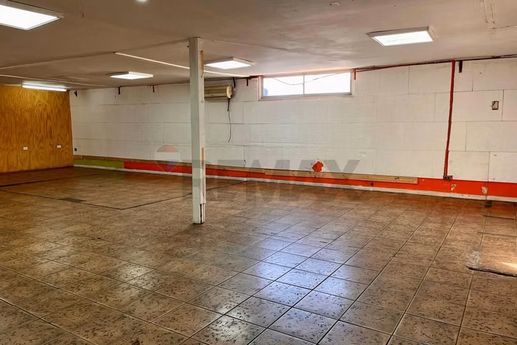 Se arrienda local comercial en 2° piso