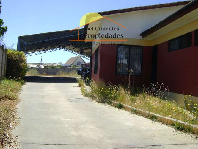 Terreno con construcción sólida y galpón Cod-2405 - Imagen 2