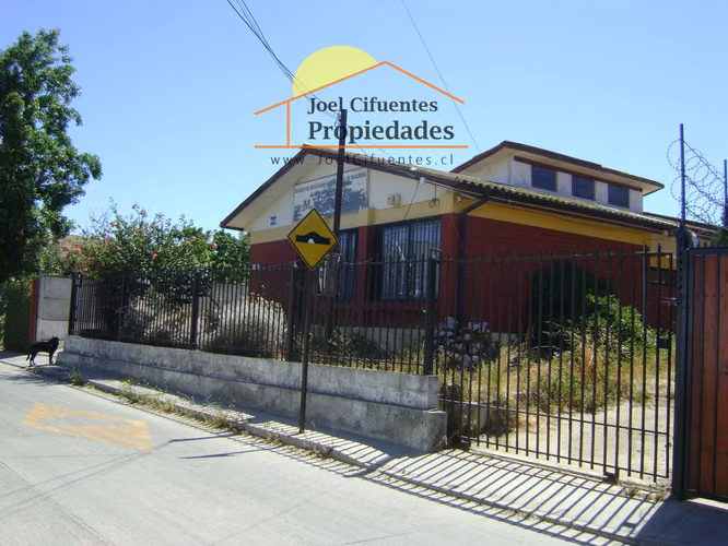Terreno con construcción sólida y galpón Cod-2405