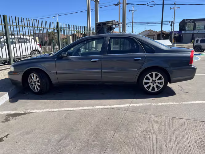Volvo S-80