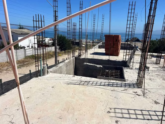 Guanaqueros: Obra Gruesa Iniciada |  (135901)