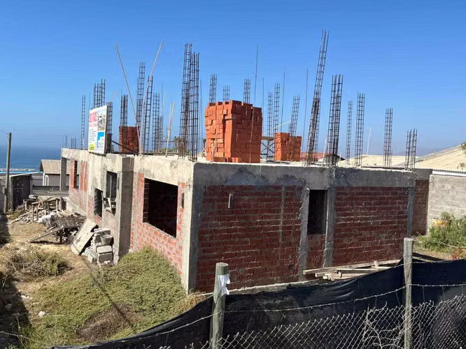 Guanaqueros: Obra Gruesa Iniciada |  (135901)