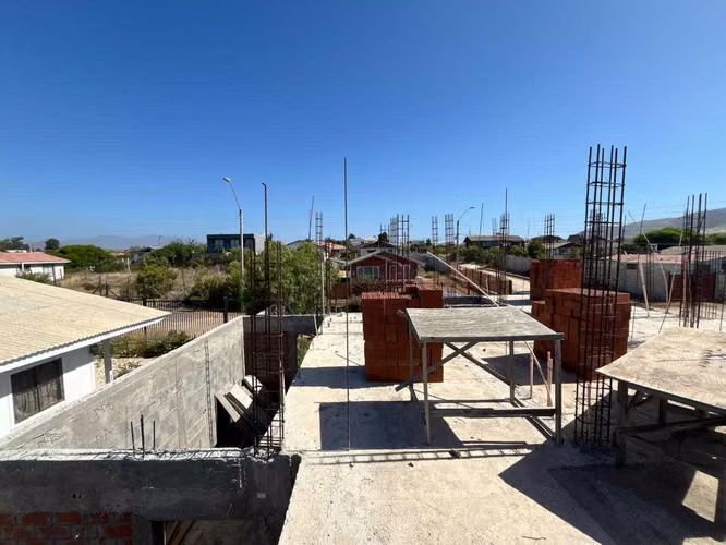 Guanaqueros: Obra Gruesa Iniciada |  (135901)