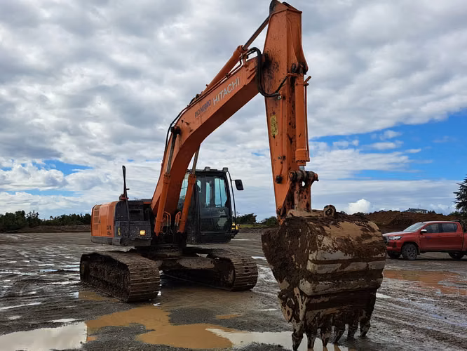 Excavadora Hitachi 210LC, Año 2020
