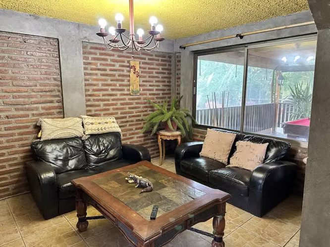 CASA CON HERMOSO JARDÍN EN CONDOMINIO - Imagen 4