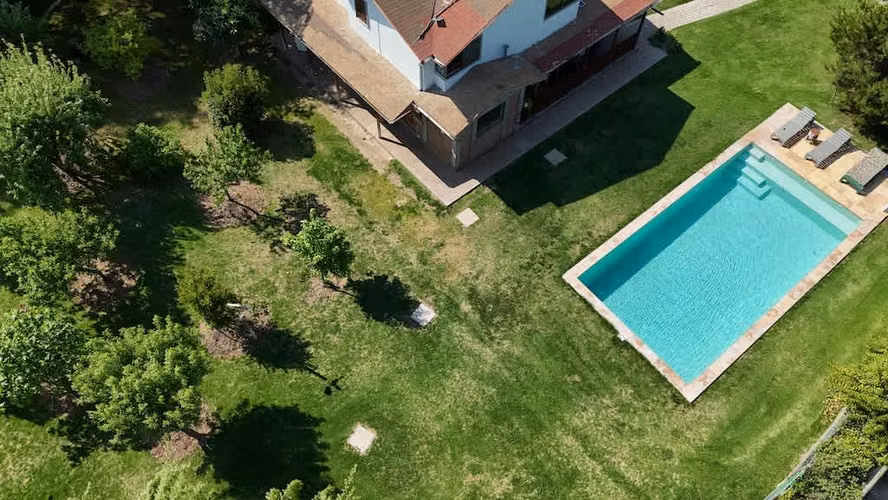 CASA CON HERMOSO JARDÍN EN CONDOMINIO - Imagen 20