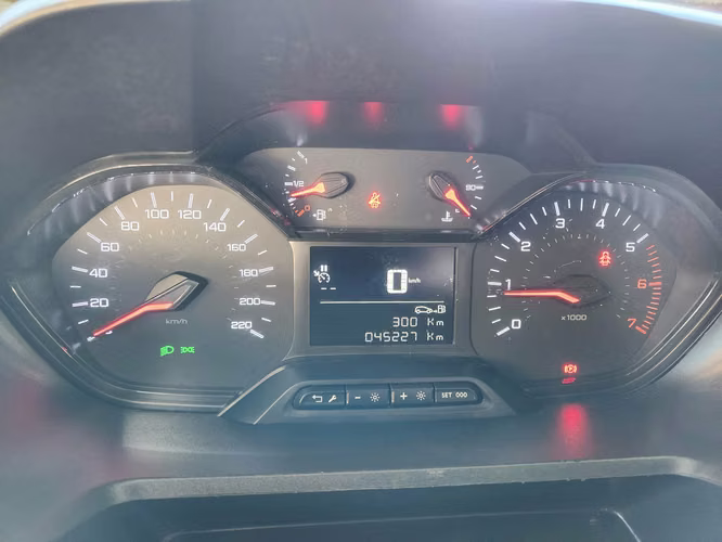 Peugeot partner 1.5 Hdi FULL EQUIPO año 2023, RECIBO VEHICULOS