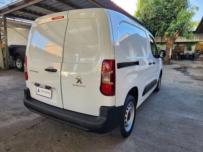 Peugeot partner 1.5 Hdi FULL EQUIPO año 2023, RECIBO VEHICULOS