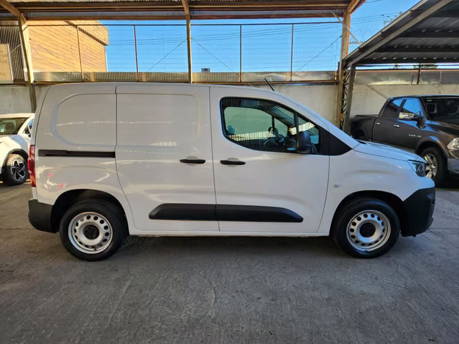 Peugeot partner 1.5 Hdi FULL EQUIPO año 2023, RECIBO VEHICULOS