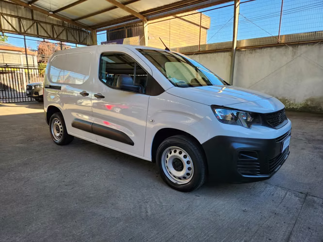 Peugeot partner 1.5 Hdi FULL EQUIPO año 2023, RECIBO VEHICULOS