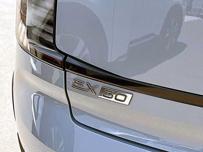 VOLVO EX30 2024