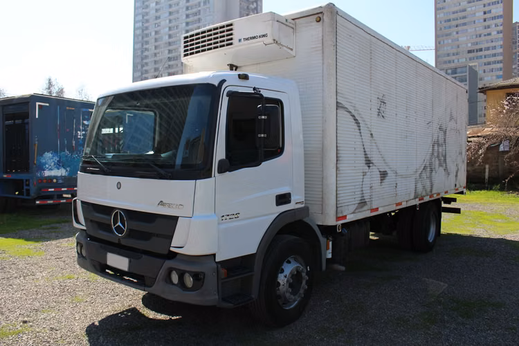 Camion Mercedes Benz Atego 1726 año 2017 Furgon Termico Equipo de Frio Thermoking V800max