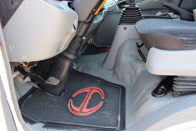 Camion Hino 300 XZU 8.5 SL año 2020 con Estanque Combustible 5.000 Ltrs