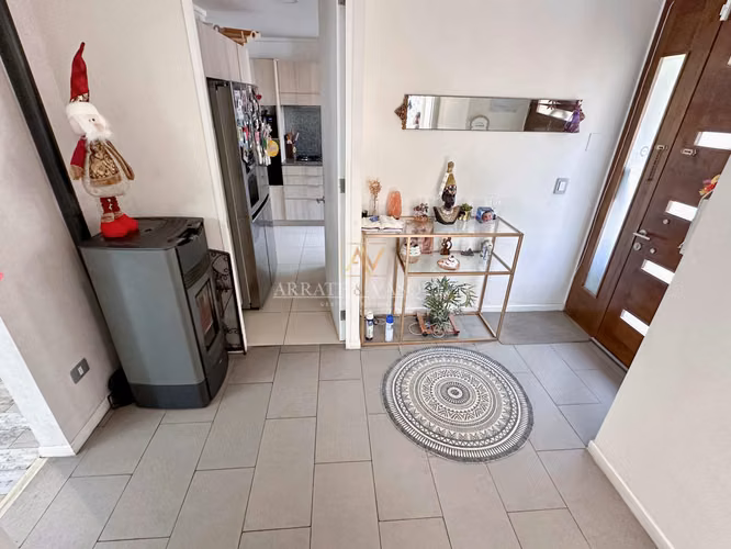 Casa en Venta en Valle Catirai 4 Dorm. con Piscina