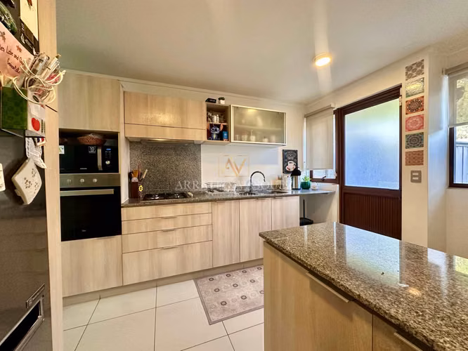 Casa en Venta en Valle Catirai 4 Dorm. con Piscina
