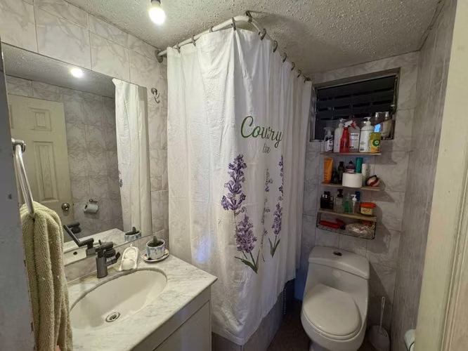 Casa esquina en Venta en el Palomar (137177)