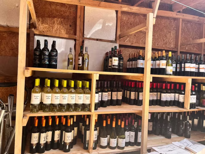 Amplio Local Comercial con Bodega y casa  (137364)