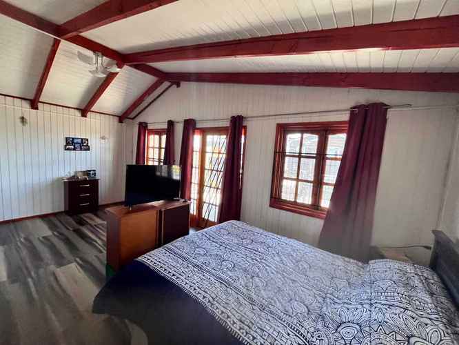Amplio Local Comercial con Bodega y casa  (137364)