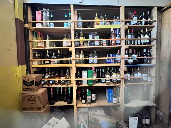 Amplio Local Comercial con Bodega y casa  (137364)