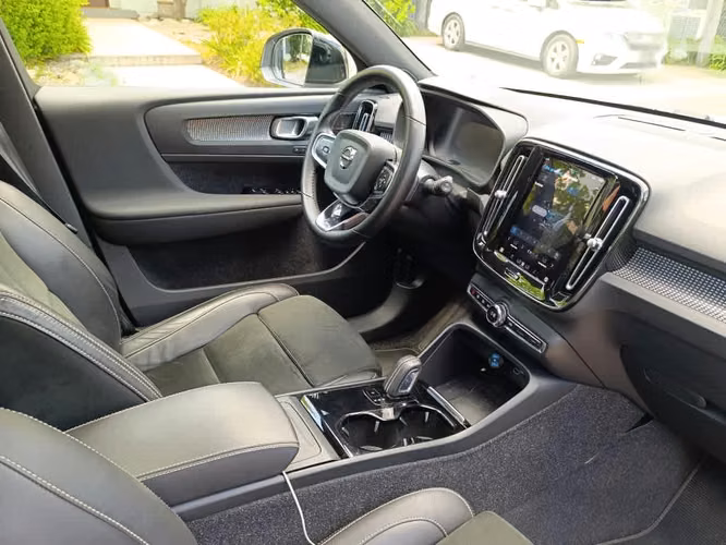VOLVO XC40 2022