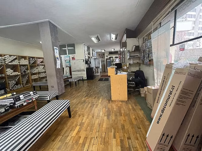 Oficina SE VENDE AMPLIO LOCAL COMERCIAL / OFICINA (CÓD. 555)