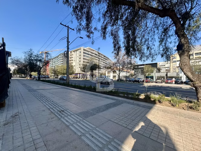 Local con visibilidad y conectividad, Las Condes