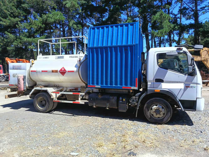CAMION MITSUBISHI FUSO 1017 AÑO 2022 ESTANQUE