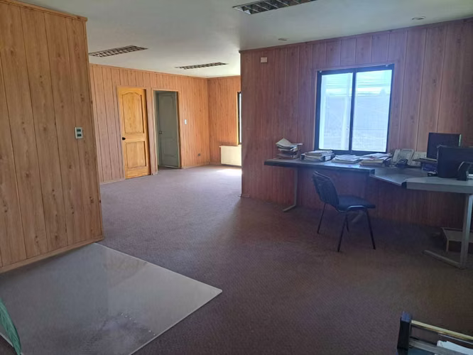 Gran Bodega en Jaime Repullo con 1300 m2 (138155)